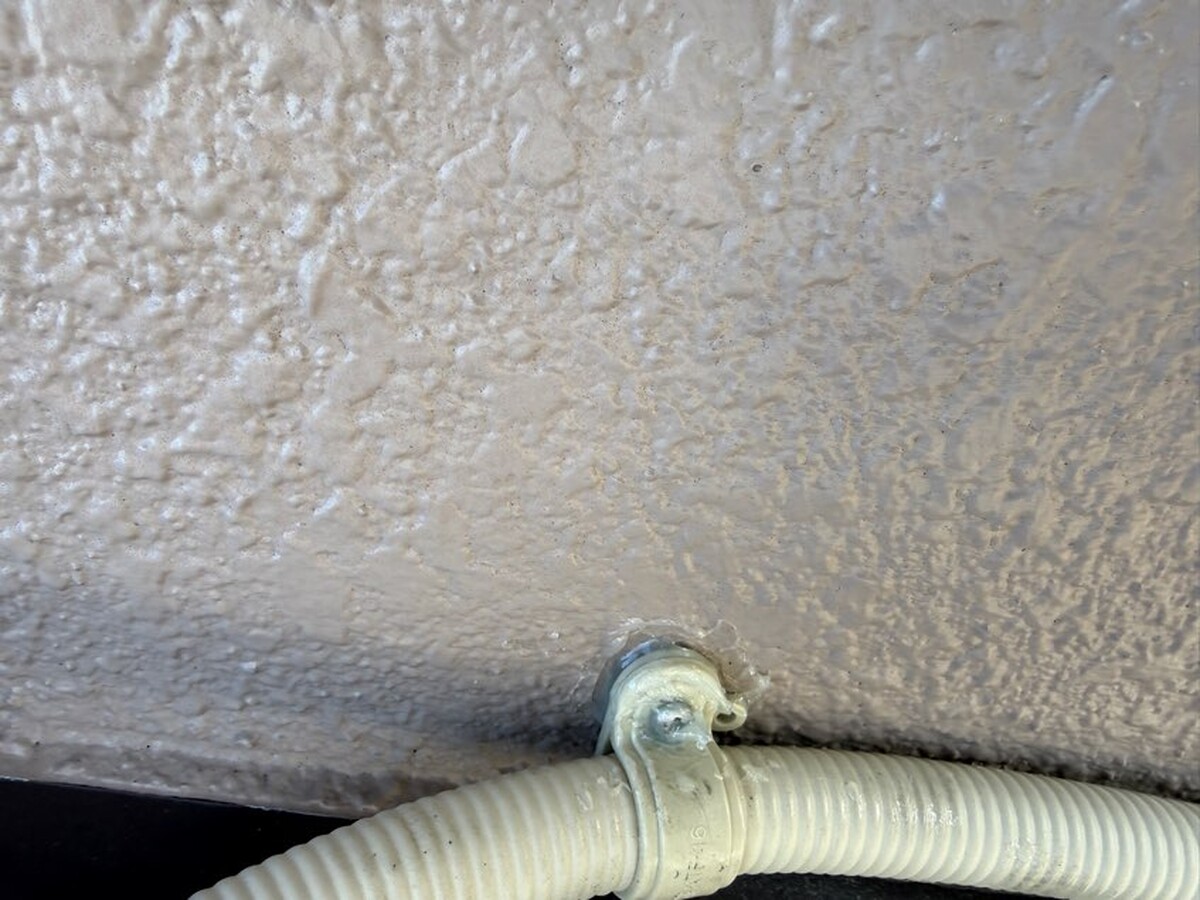 配管と固定ビス